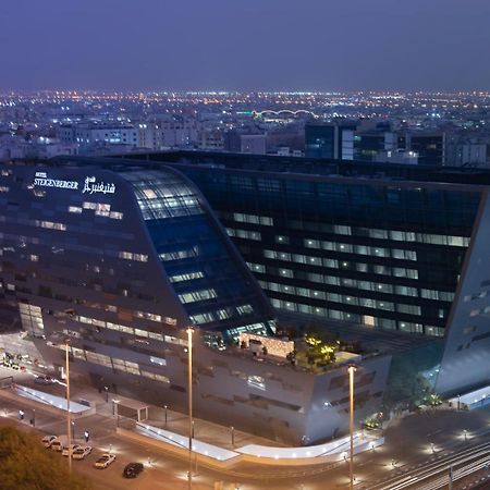 Steigenberger Residence Doha Bagian luar foto The hospital at night