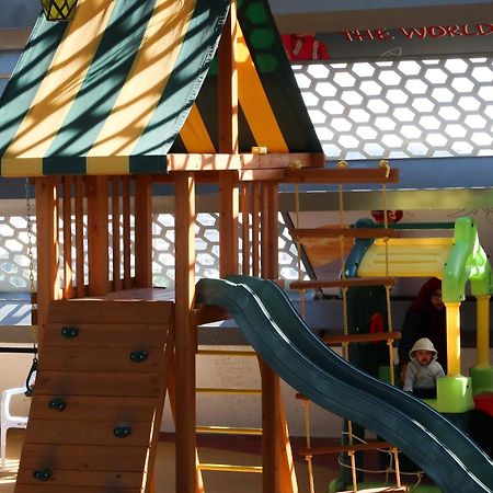 Steigenberger Residence Doha Bagian luar foto A playground in a shopping mall