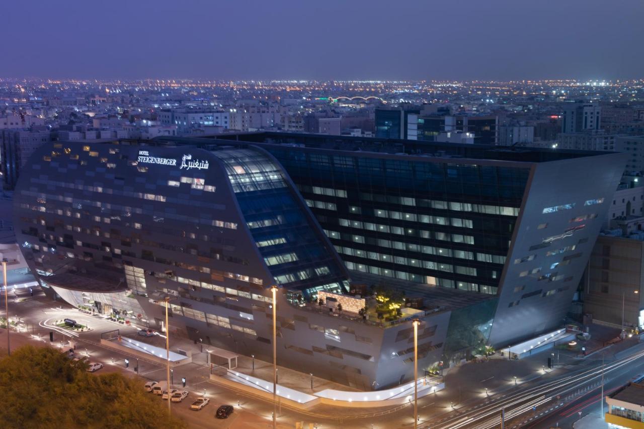 Steigenberger Residence Doha Bagian luar foto The hospital at night