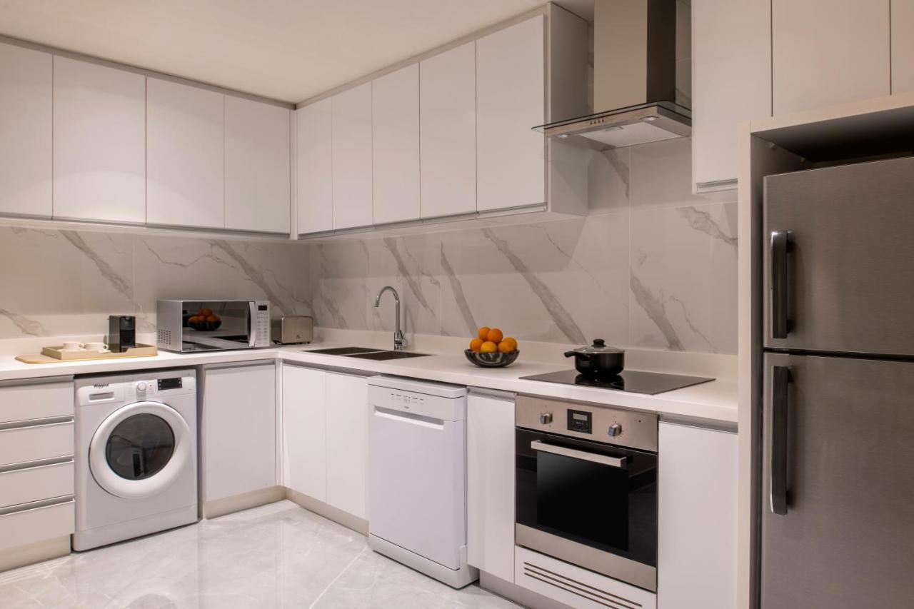 Steigenberger Residence Doha Bagian luar foto A typical kitchen
