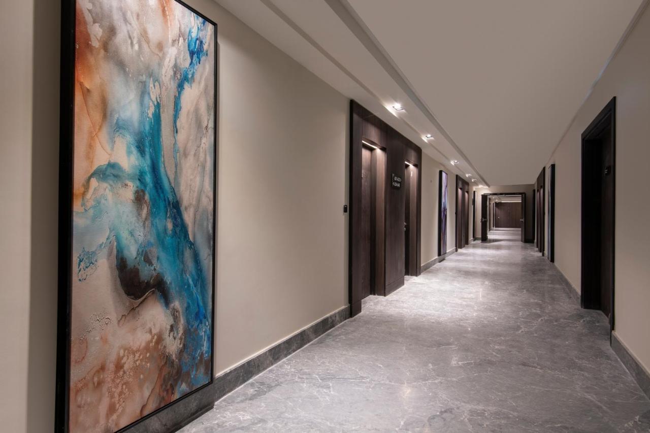 Steigenberger Residence Doha Bagian luar foto A corridor at the hotel