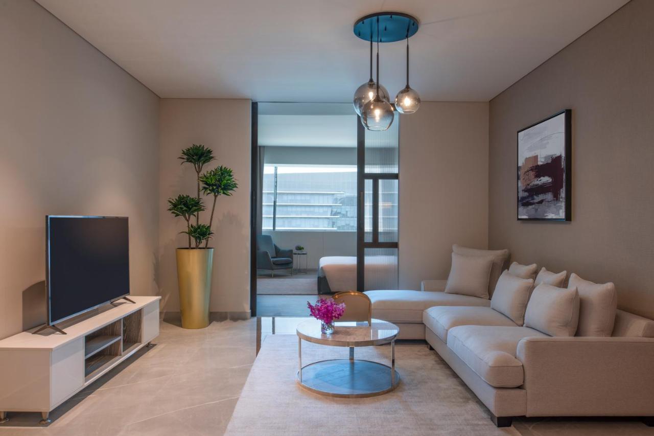 Steigenberger Residence Doha Bagian luar foto A living room in a typical apartment