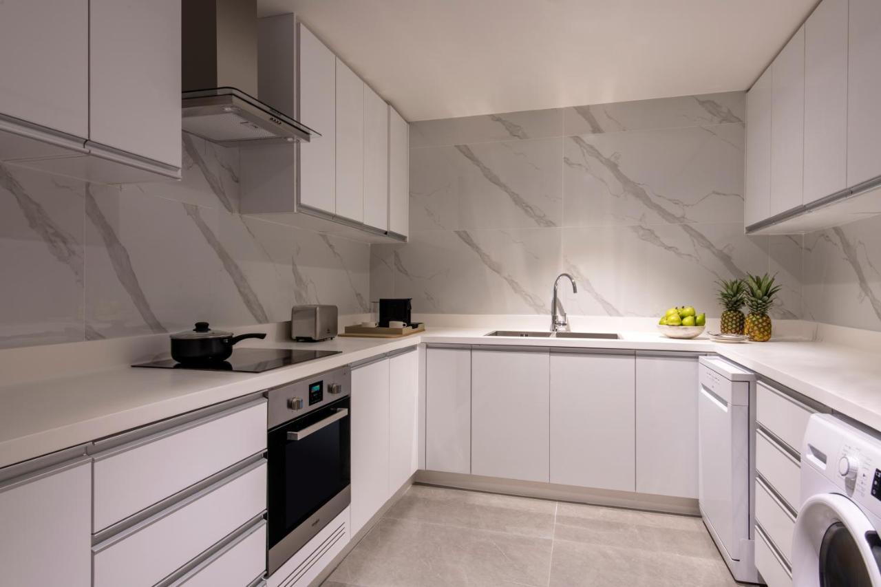 Steigenberger Residence Doha Bagian luar foto A modern kitchen