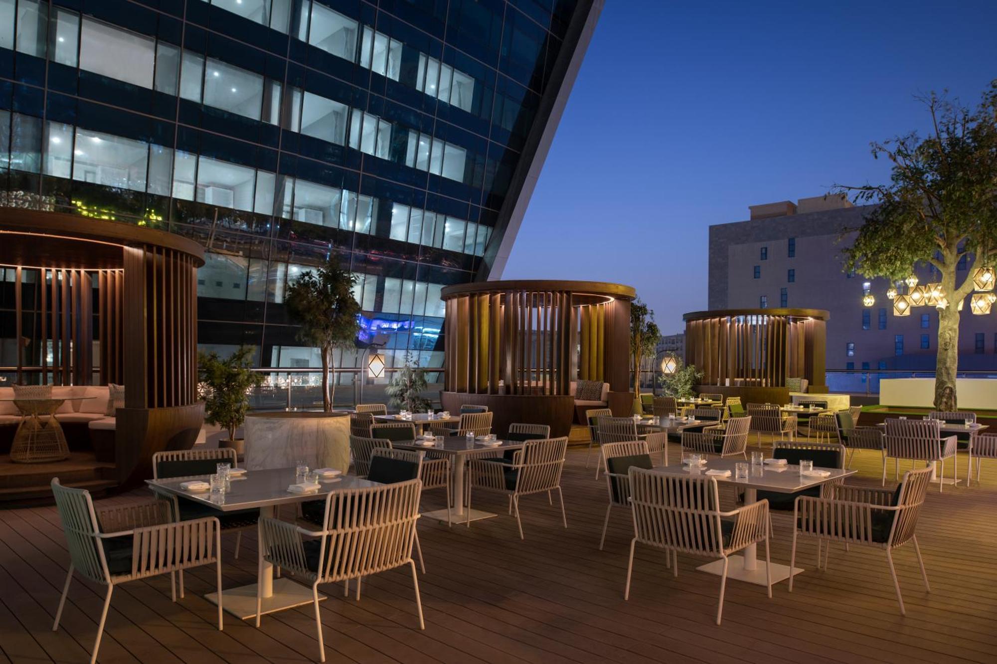 Steigenberger Residence Doha Bagian luar foto The Deck
